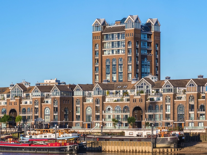 Featured image for “Plantation Wharf Apartment, Clove Hitch Quay, London SW11”