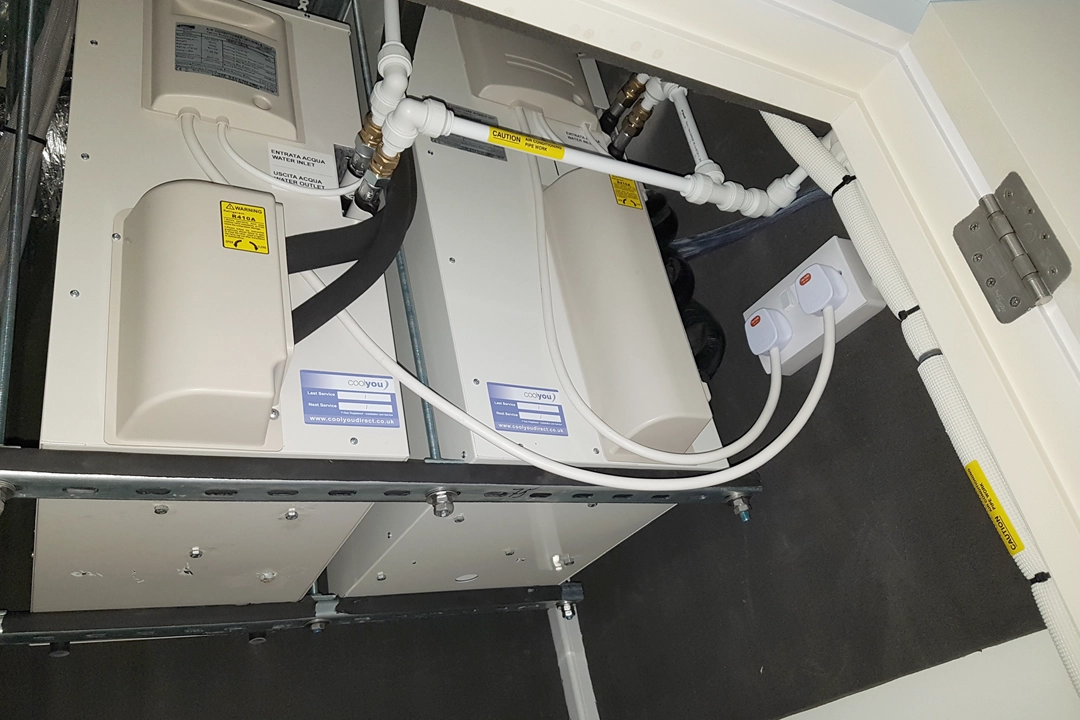 Apartment air conditioning - two condensers serving four rooms